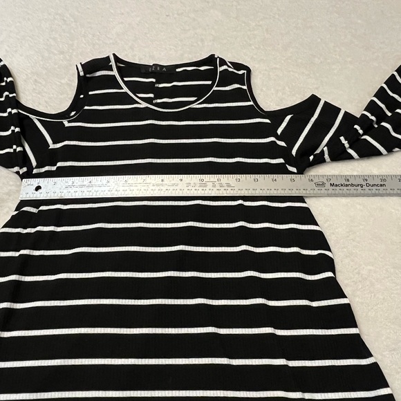 EZRA Women’s Black & White Ribbed Stripped Cold Shoulder Tunic Top Size M - Picture 6 of 11